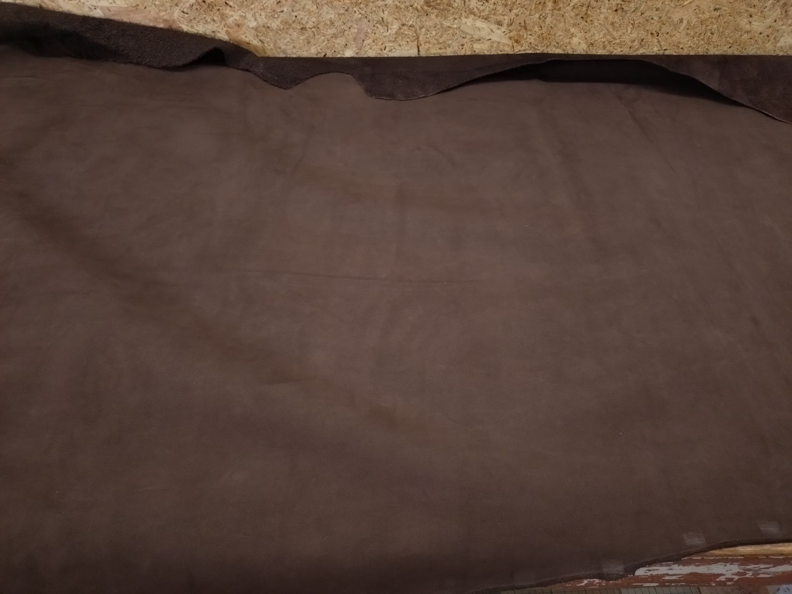 ダークブラウン