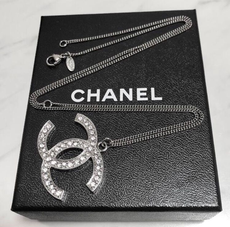 CHANEL シャネル ネックレス シルバー ココマーク ラインストーン 両面 - アクセサリー