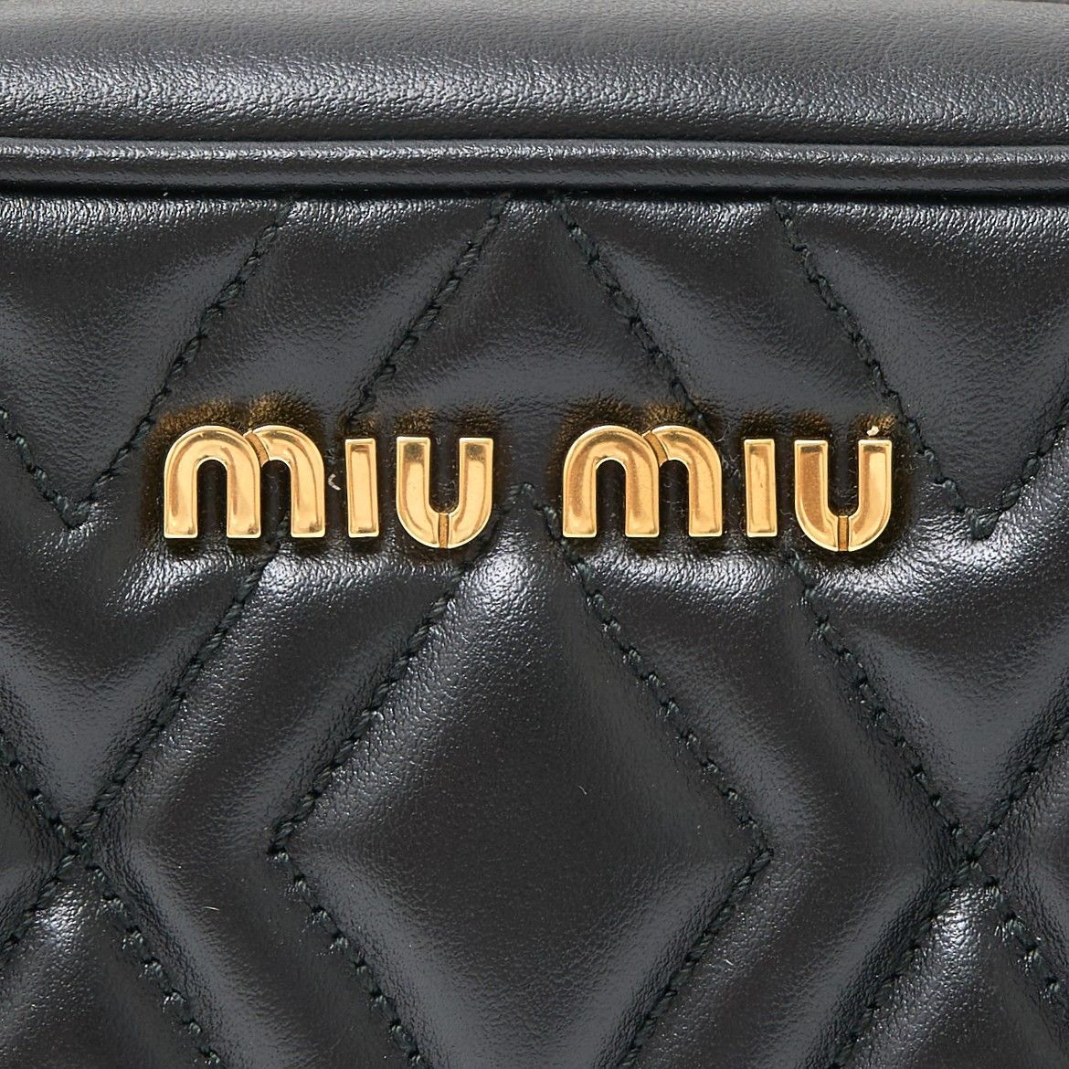 美品✨ミュウミュウ♡クラッチバッグ　キルティング　ハンドストラップ　ゴールド金具 美品✨ミュウミュウ♡クラッチバッグ キルティング ハンド