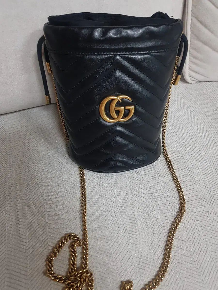 GUCCI グッチ GG マーモント マトラッセ バケットバッグ ブラック 女性 レディース バッグ