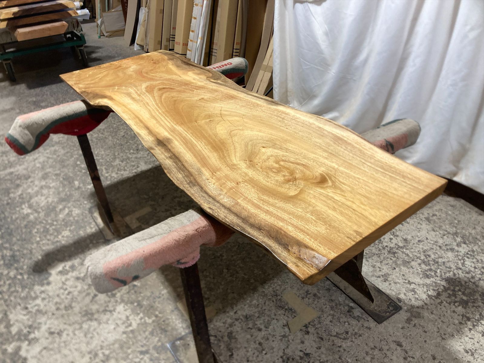 クスノキ 一枚板 センターテーブル ローテーブル クス3457 楠 一枚板無垢材 1800x540-740x50mm ダイニング