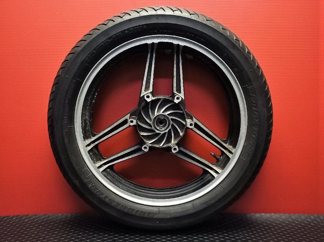140 評価B VF750 RC07 セイバー 純正 フロント ホイール MT2.50×18 タイヤ 山1分 110190-18 61V T9801 f4424S83k