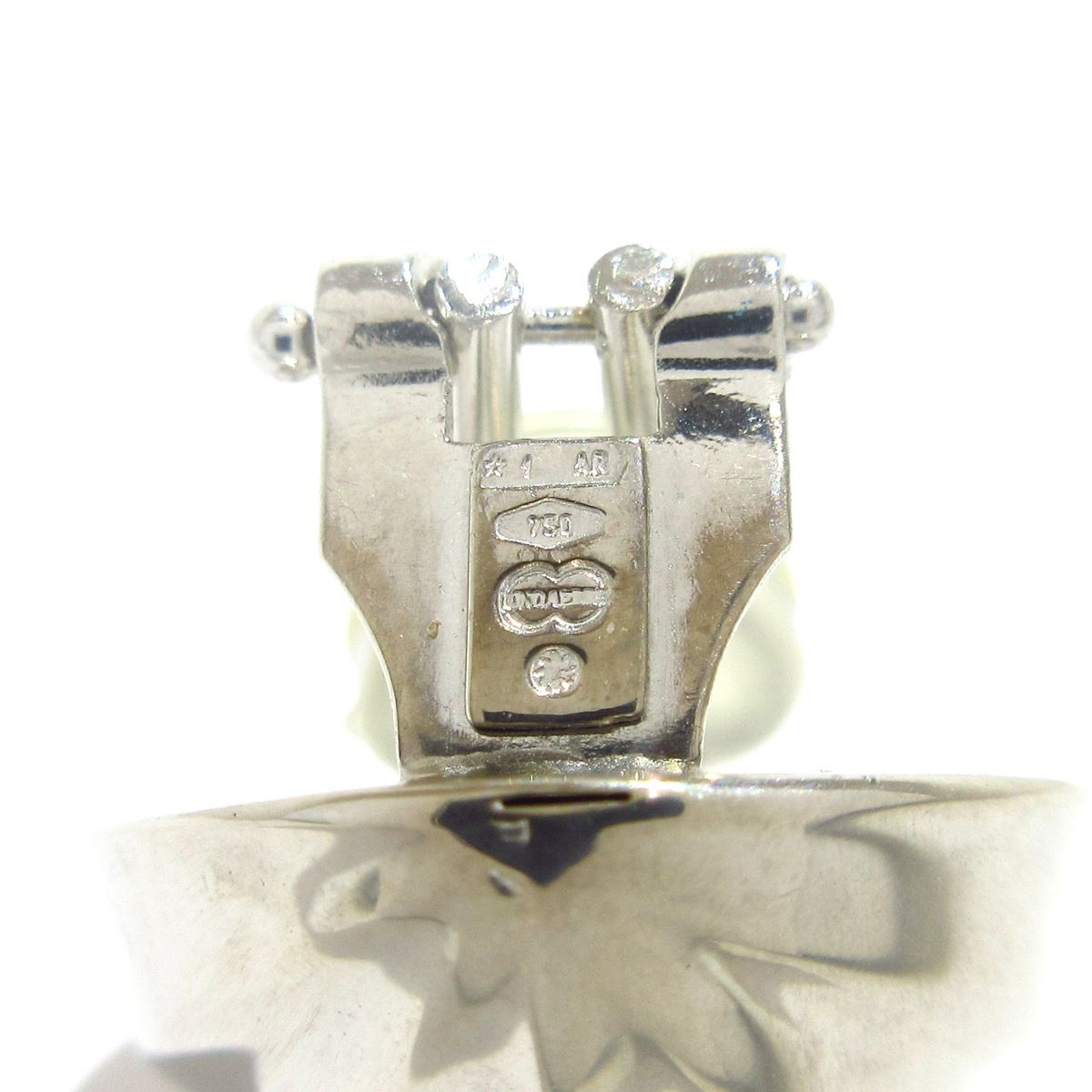 UNOAERRE(ウノアエレ) イヤリング美品 - K18WG - メルカリ 