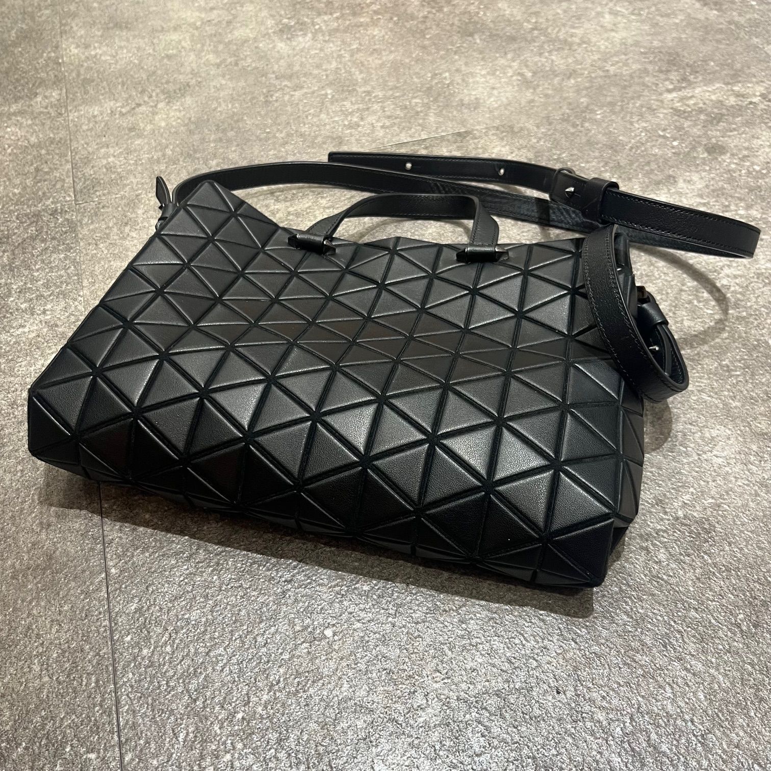 定価115500円 BAO BAO ISSEY MIYAKE TONNEAU MATTE トートバッグ
