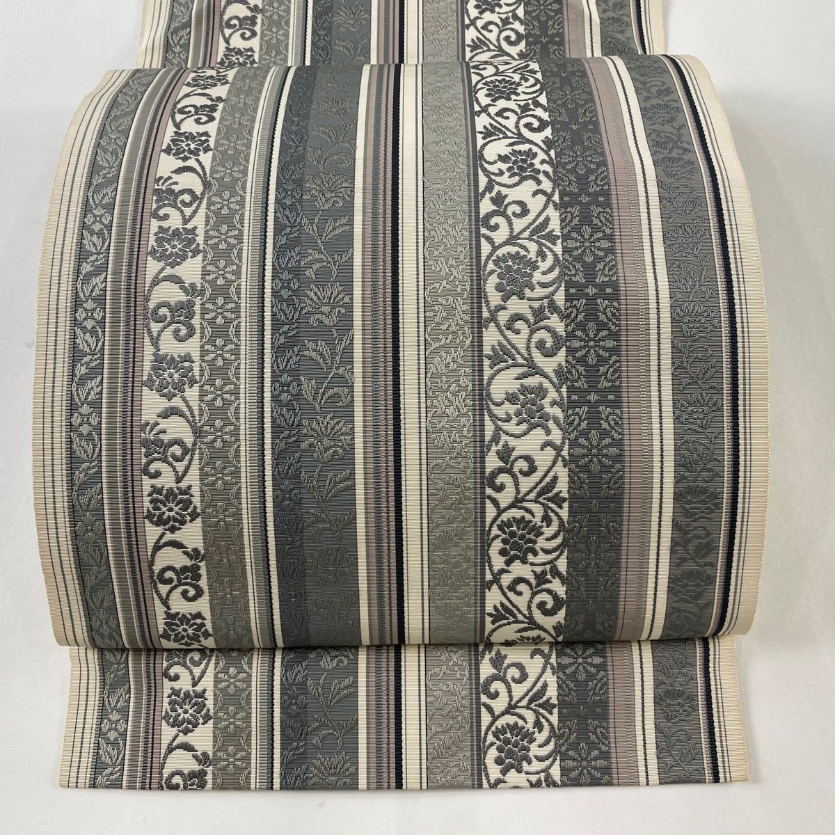 名古屋帯 名品 八寸名古屋帯 松葉仕立て 縞模様 花唐草 鼠色 正絹