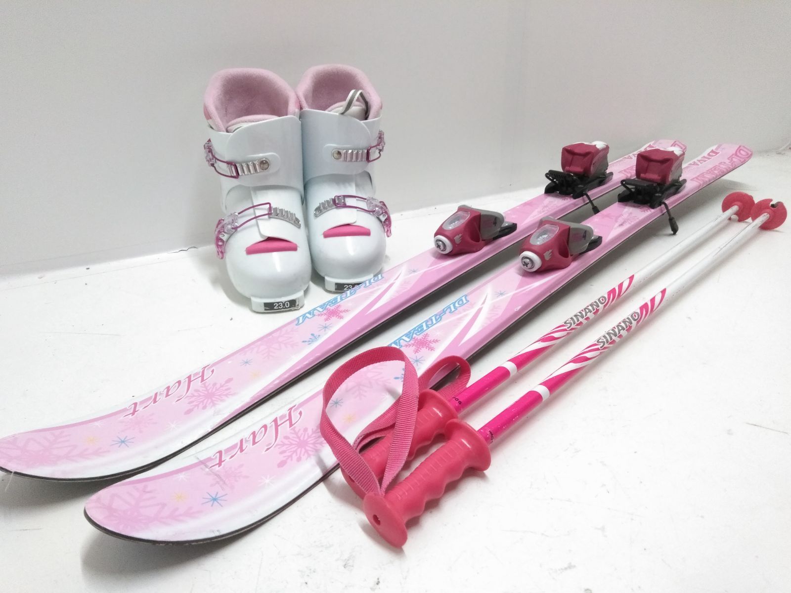 女の子向け ピンク　ブーツ付き4点セット Hart Innocence DL-TEAM 128cm /PURECONSCIOUS 22.0-22.5cm子供用ジュニアカービングスキー