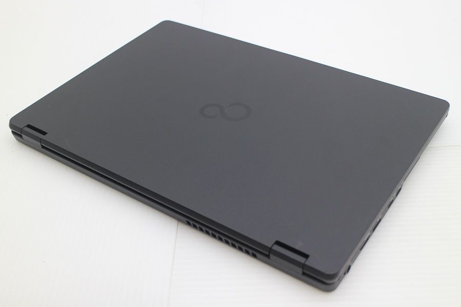 富士通 LIFEBOOK U7311/FX Core i5 1135G7 ③ Fujitsu LifeBook U7311 Laptop Review: A lot of ports