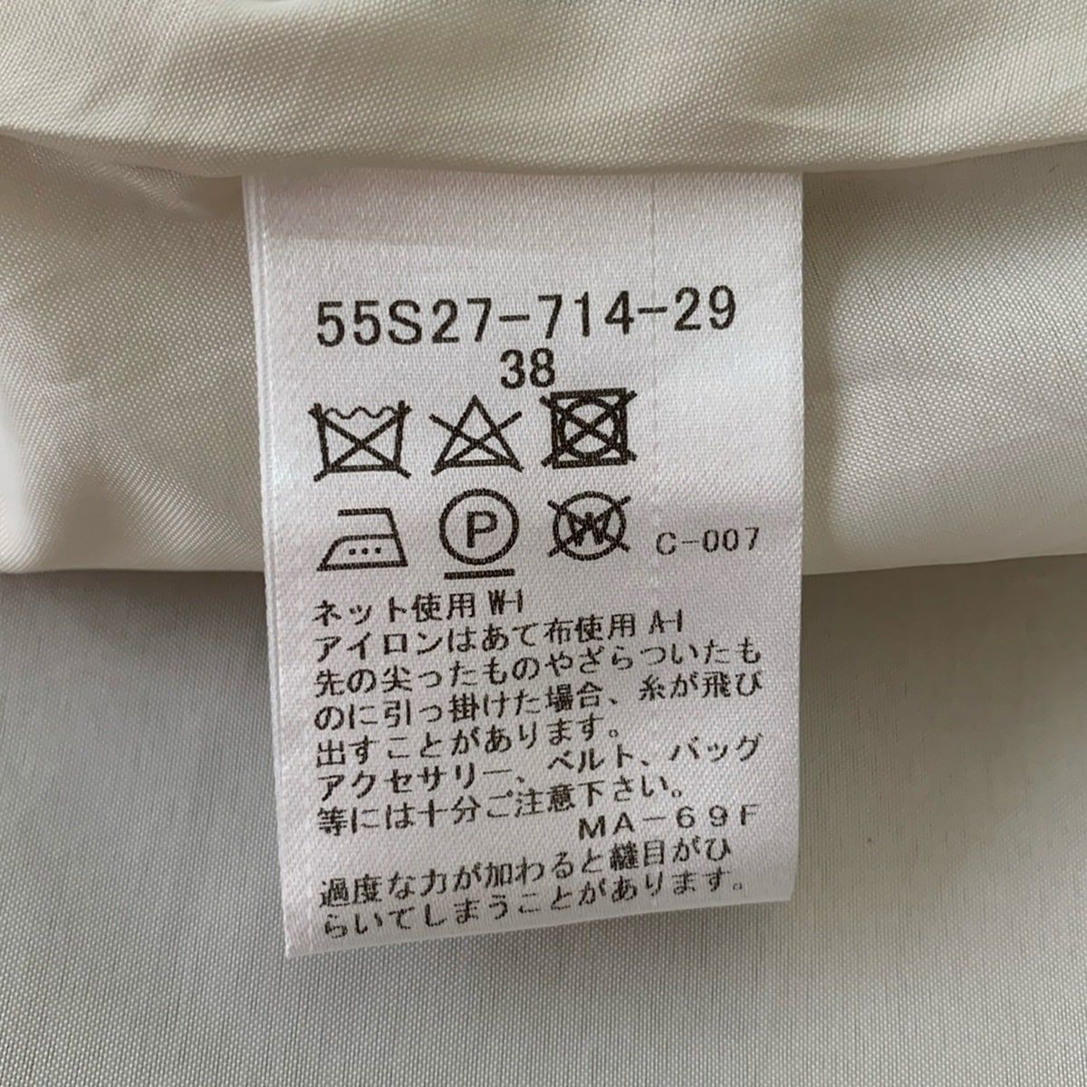 - ベージュ×黒×レッド