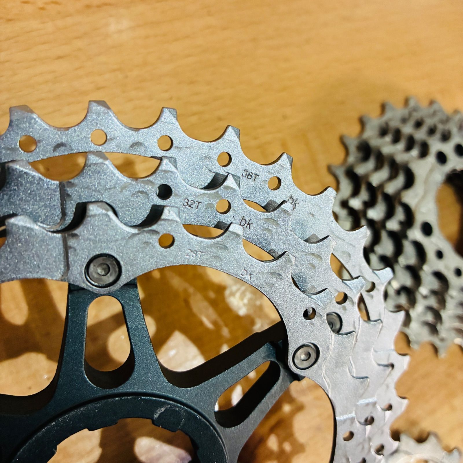 シマノ SLX 10Sカセットスプロケット CS-HG81-10 11-36 | シマノ(SHIMANO) CS-HG81 10S 11-32T 1246802582 CSHG8110