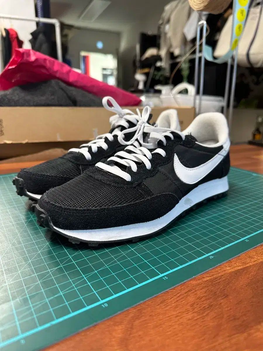 【雷市場（ポンジャン）商品韓国直送】 NIKE(ナイキ) スニーカーズ 255