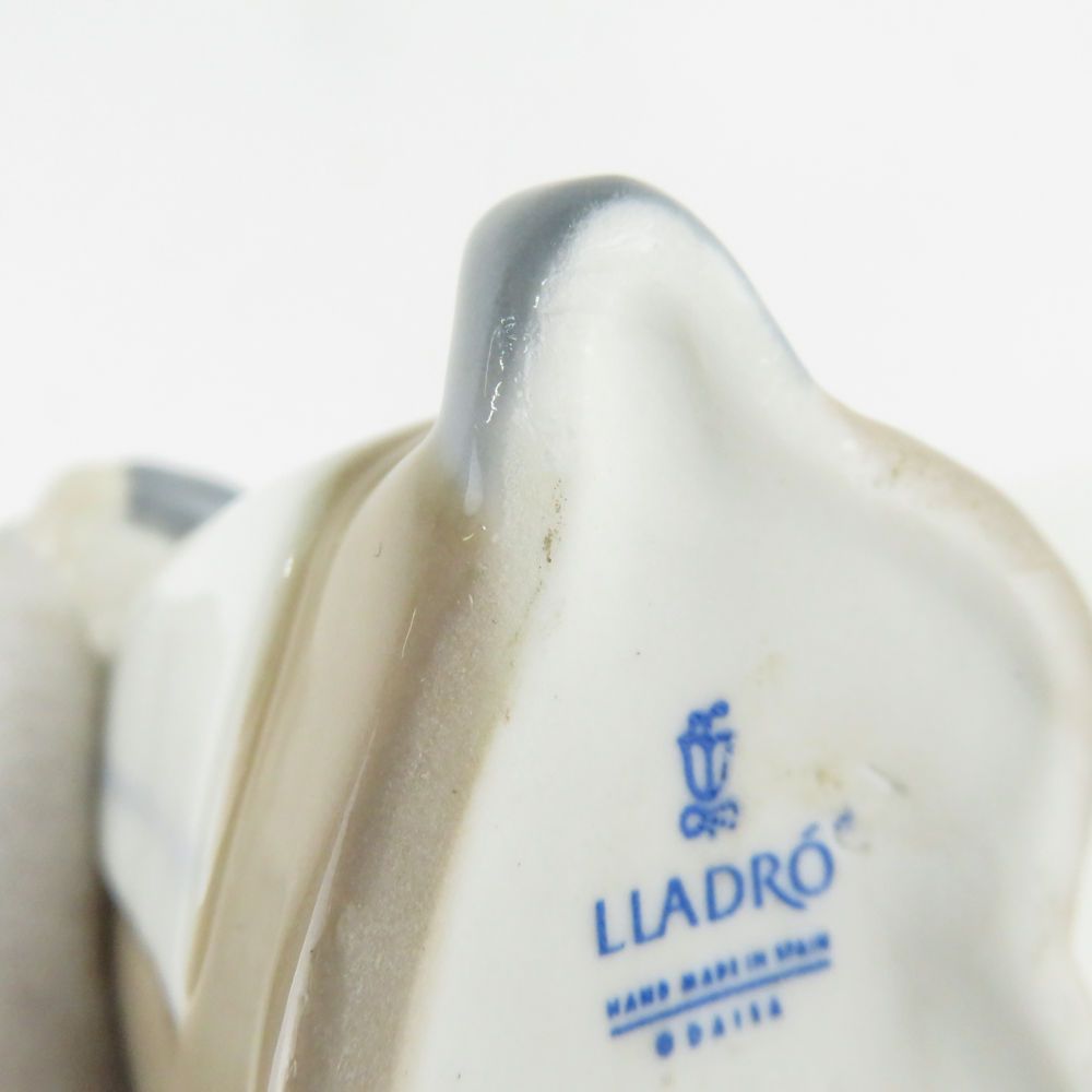 LLADRO リヤドロ 1011 子豚を抱く少女 フィギュリン 1点 ブタ 置物 惜しい 陶器