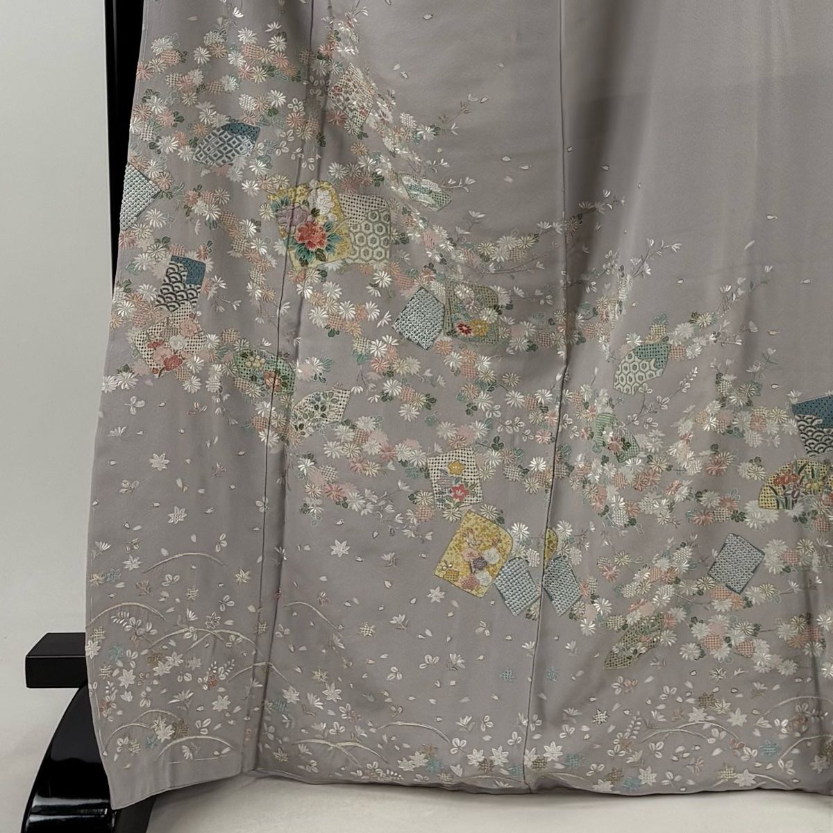 訪問着 身丈170cm 裄丈68cm L 袷 落款あり 草花 破れ色紙 金糸 刺繍 灰紫 正絹 名品