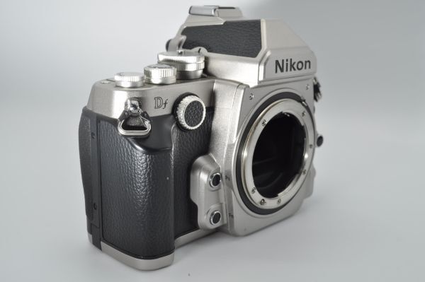 1242ショット！ 新品級  Nikon デジタル一眼レフカメラ Df シルバーDFSL