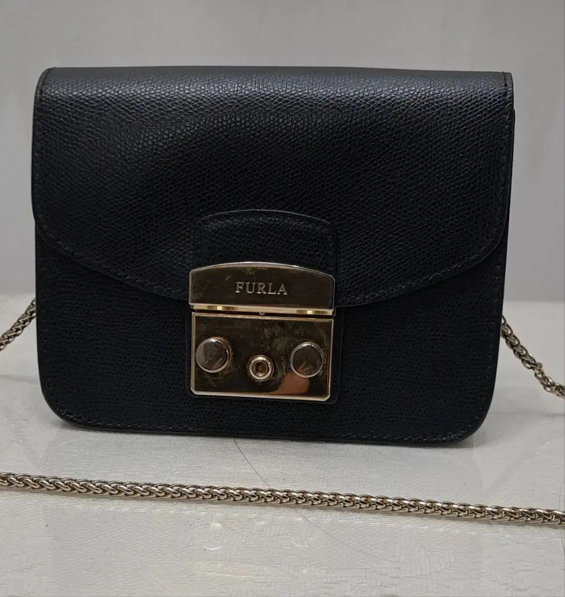 FURLA ミニチェーンクロスボディバッグ