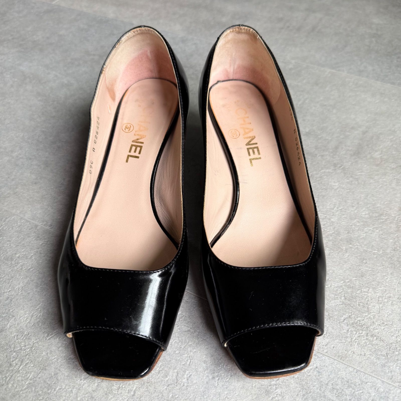 CHANEL シャネル ココマーク バイカラー パンプス 37 CHANEL シャネル ココマーク バイカラー パンプス 37
