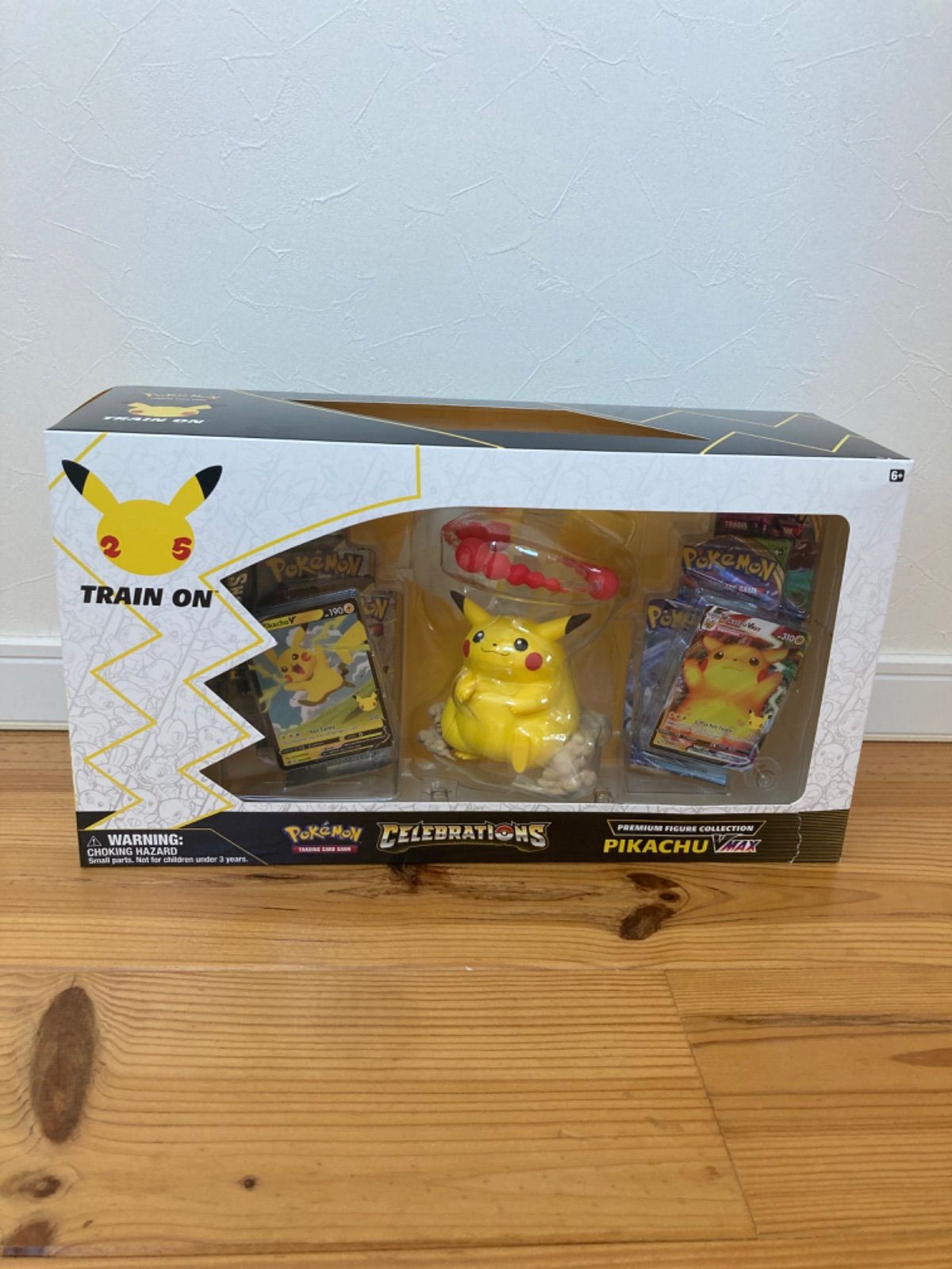 ポケモンカード　セレブレイションズ　プレミアムフィギュアコレクション　ピカチュウ Pokémon TCG: Celebrations Premium Figure Collection (Pikachu
