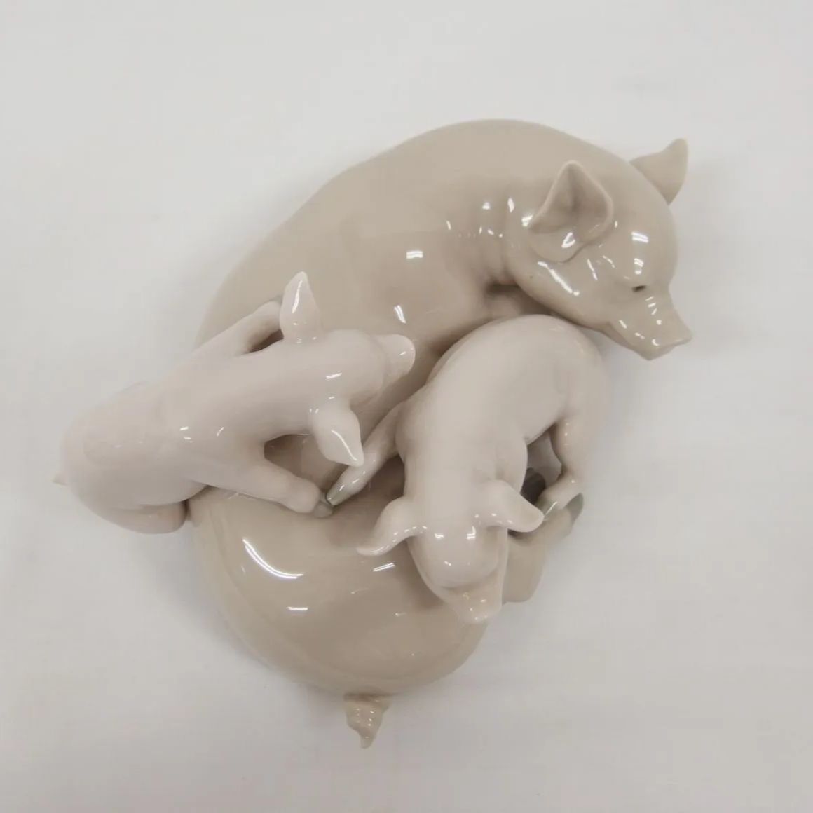 LIADRO 豚の置物 陶磁器製 ホワイト