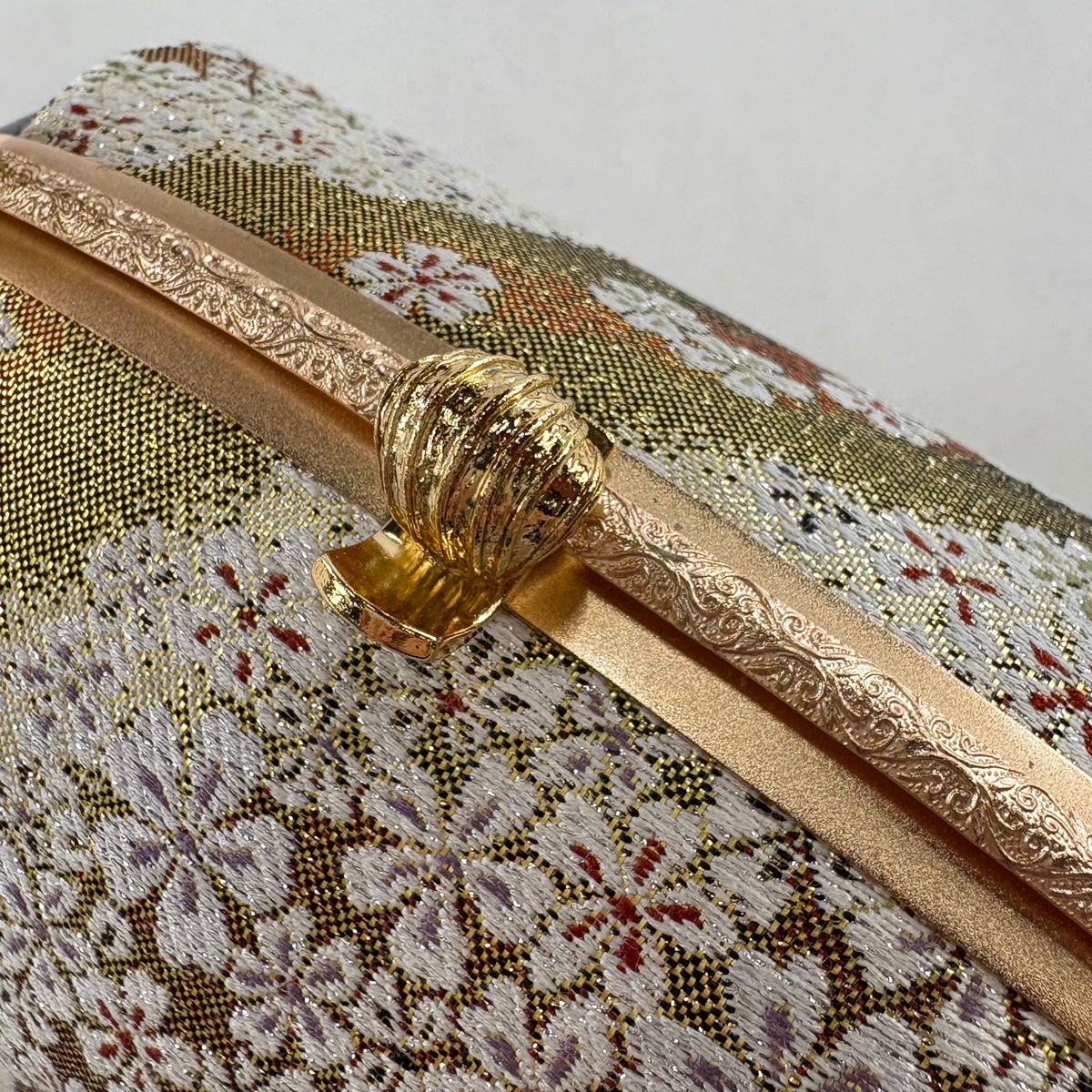 和装バッグ 美品 フォーマル 華文 花 金銀糸 箔 銀色 正絹 和装