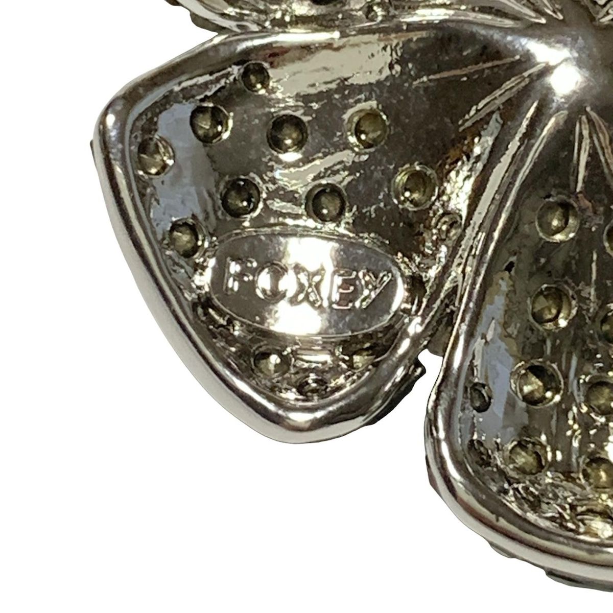 美品【FOXEYフォクシー】ブローチ クリア 定番 FOXEY(フォクシー) ブローチ - クリアグリーン×クリア フラワー(花