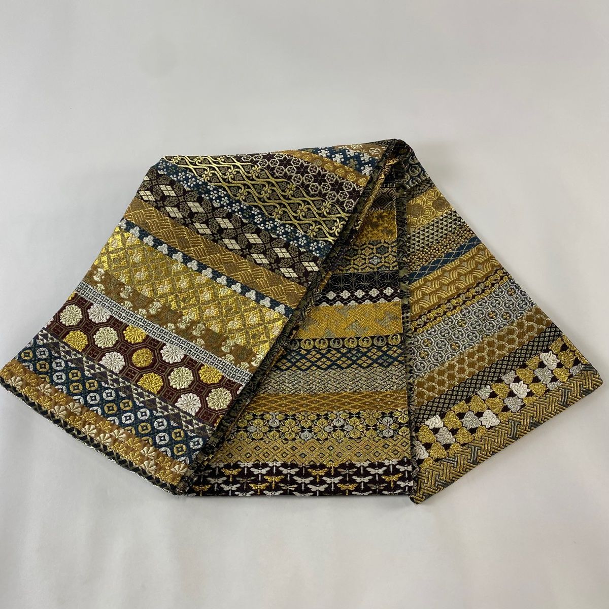袋帯 美品 逸品 誉田屋源兵衛 落款 段縞 花 金糸 刺繍 黒 全通