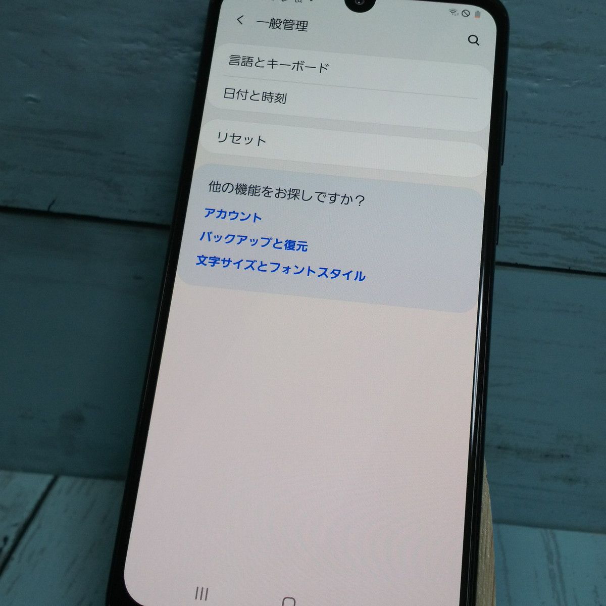 au Galaxy A30 SCV43 ブラック 本体 白ロム SIMロック解除済み SIMフリー 052643 - メルカリ