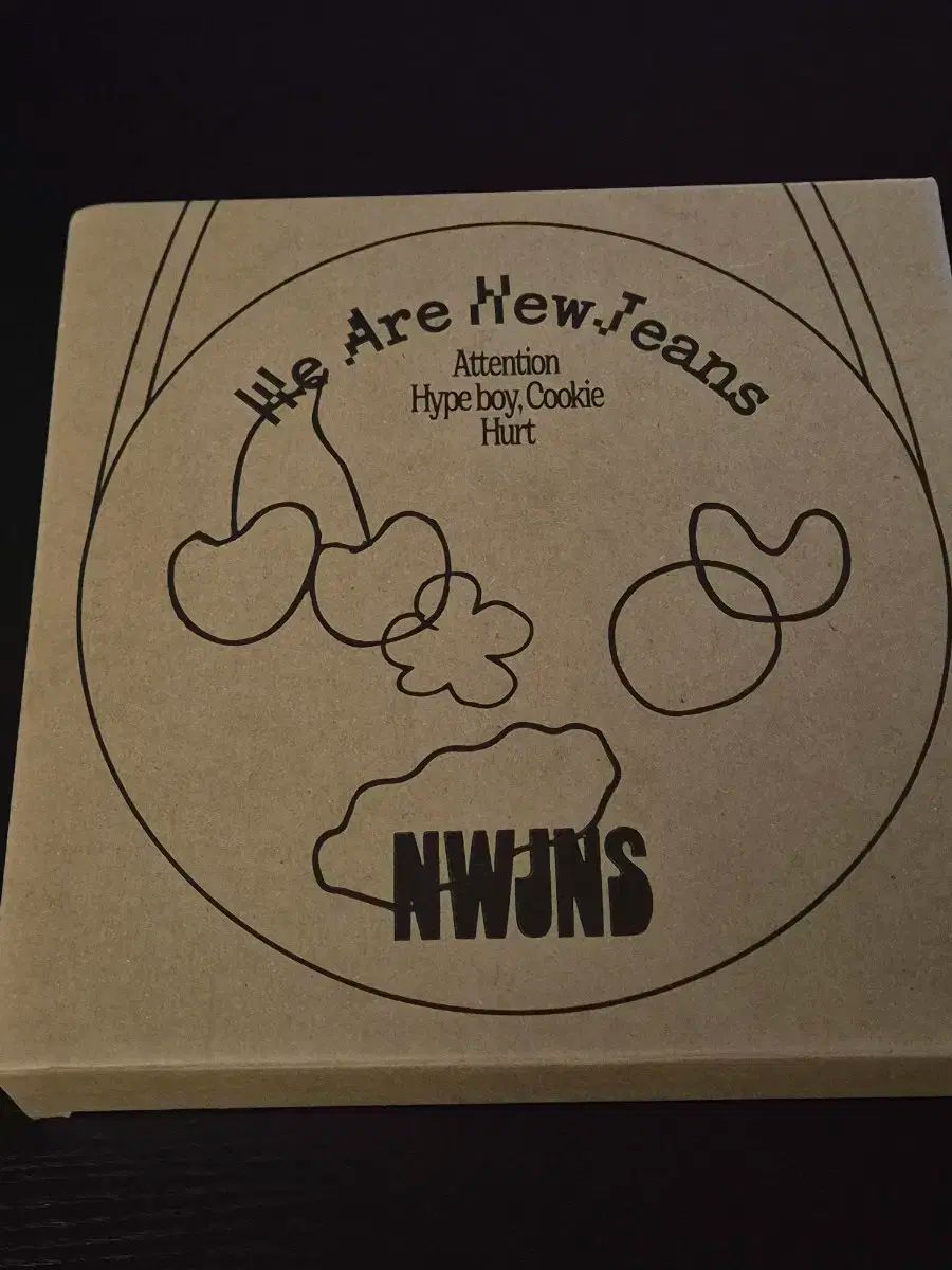 【雷市場（ポンジャン）商品韓国直送】 NewJeans(ニュージーンズ・ニュジ) 1 家 限定盤 アルバム ホワイド 出品