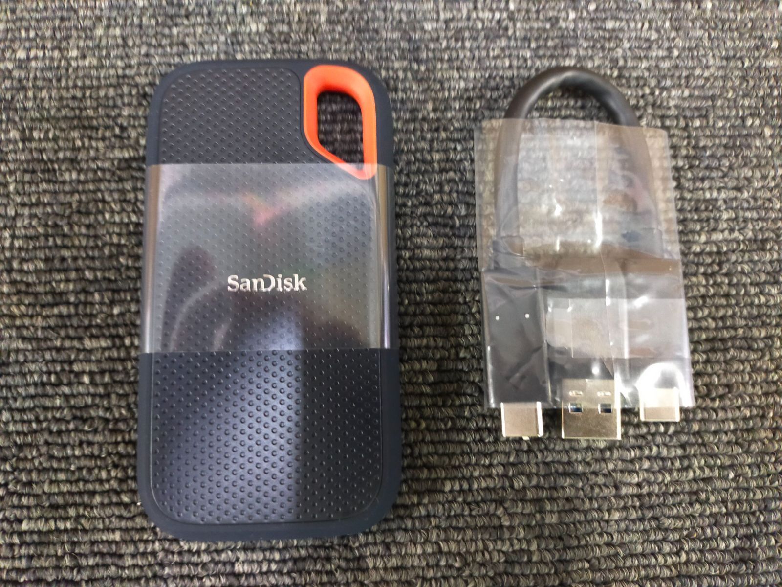 Amazon.co.jp SanDisk SSD 外付け 1TB USB3.2Gen2 読出最大1050MB|秒 防滴防塵 SDSSDE61-1T00-GH25 エクストリーム ポータブルSSD V2 Win Mac PS4 PS5