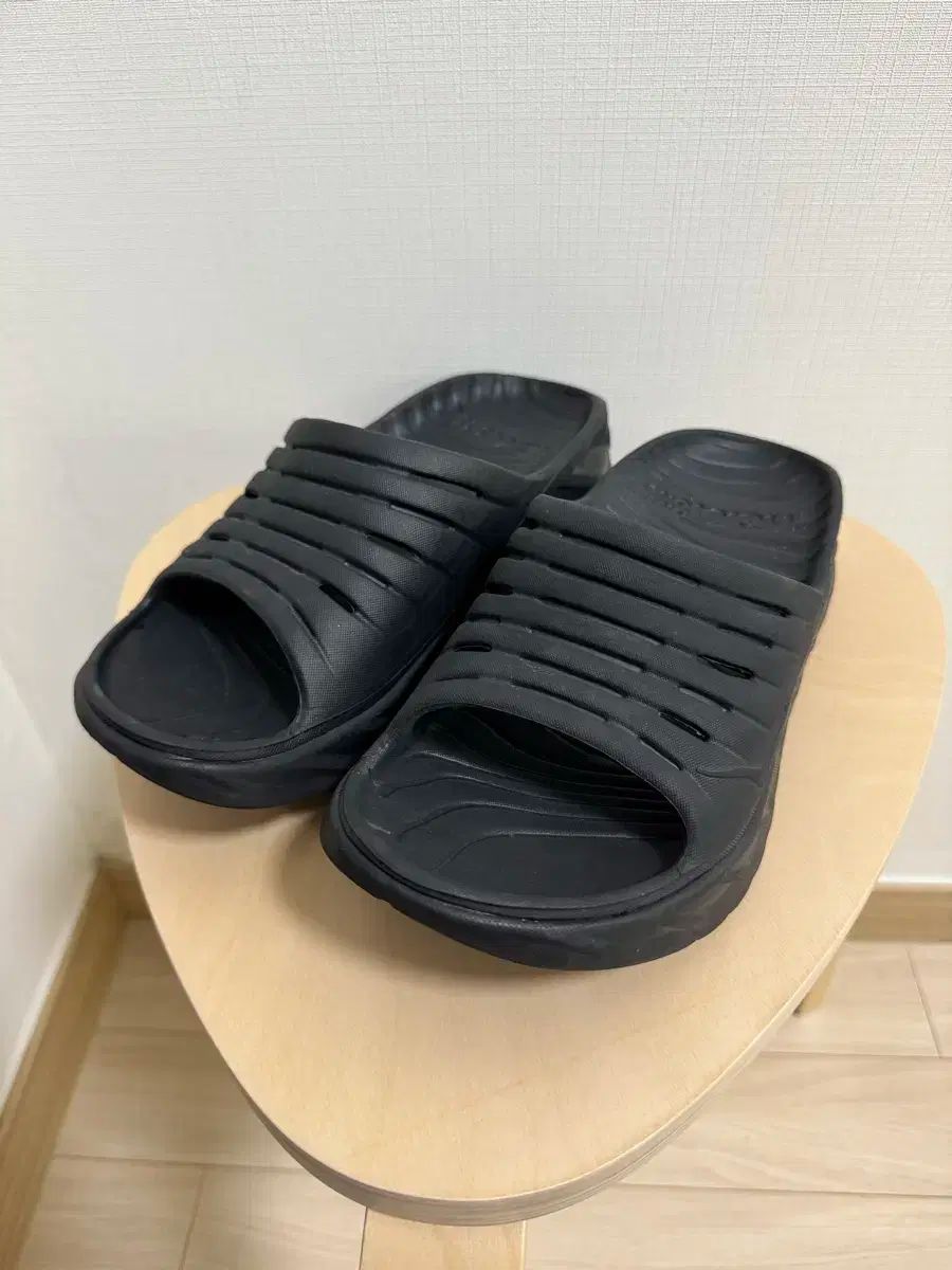 HOKA ONE ONE ホカオネオネ スリッパ