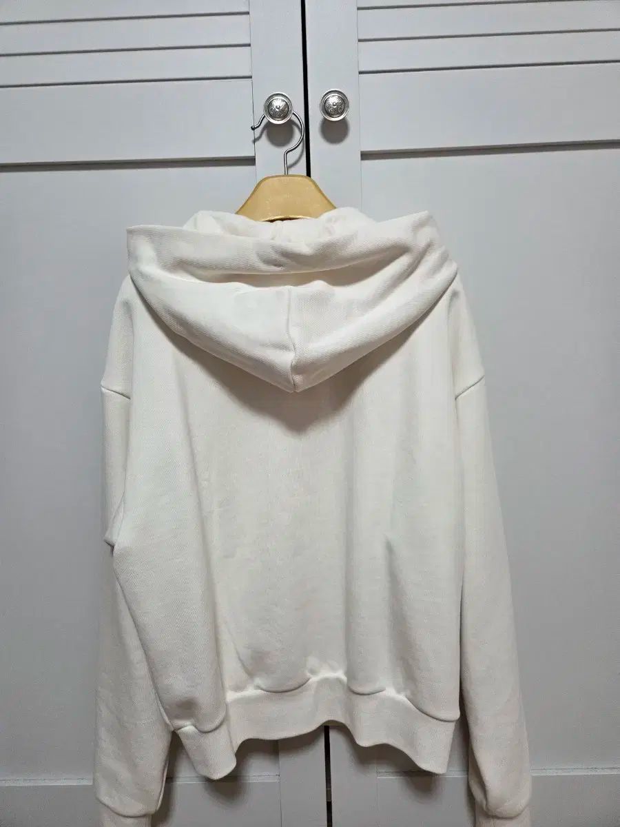 ジップアップパーカー