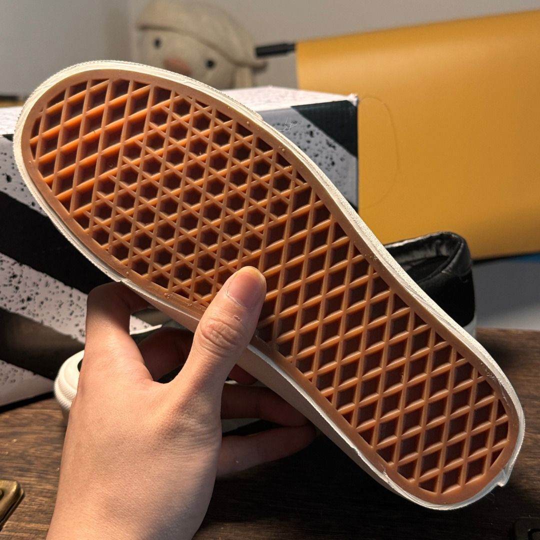 全黒スニーカー