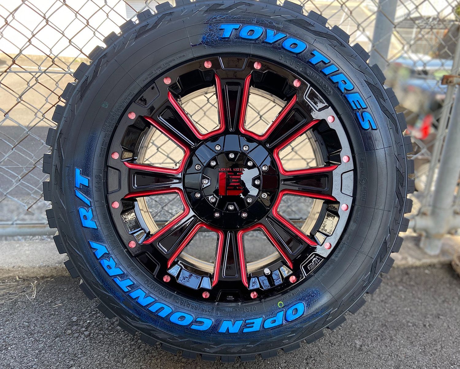 16インチホイールセット エクストレイル・デリカD5などに。 新品！ デリカD5 エクストレイル（T32）CX5 LEXXEL DeathRock
