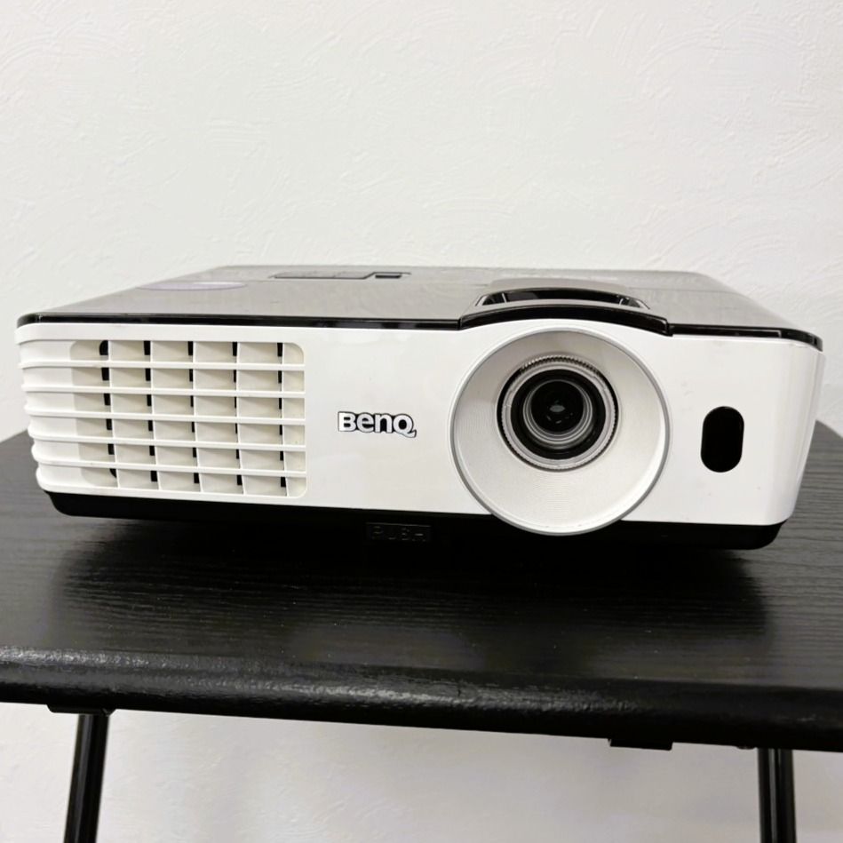 BenQ プロジェクター 本体 キャリングケース付き