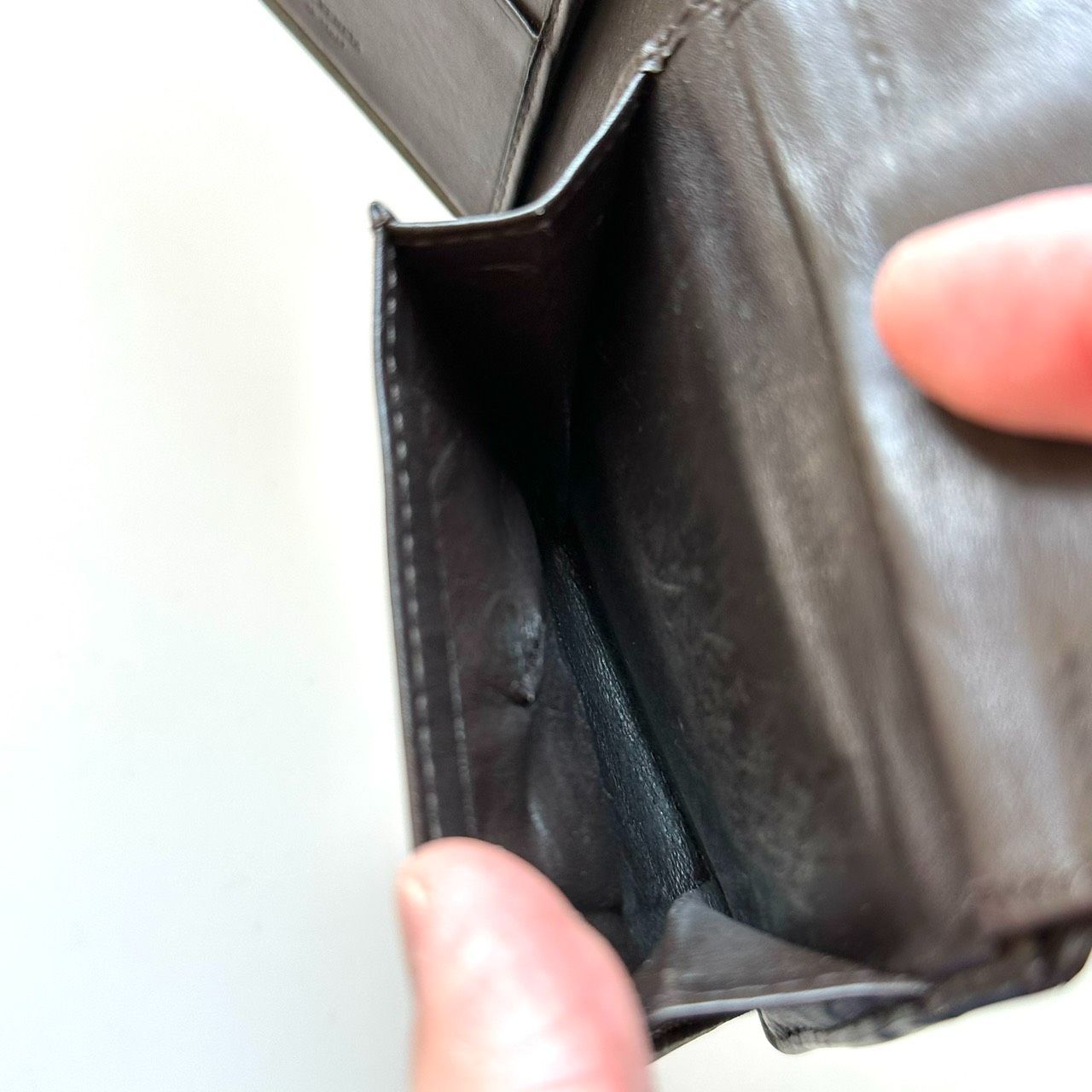 ダークブラウン