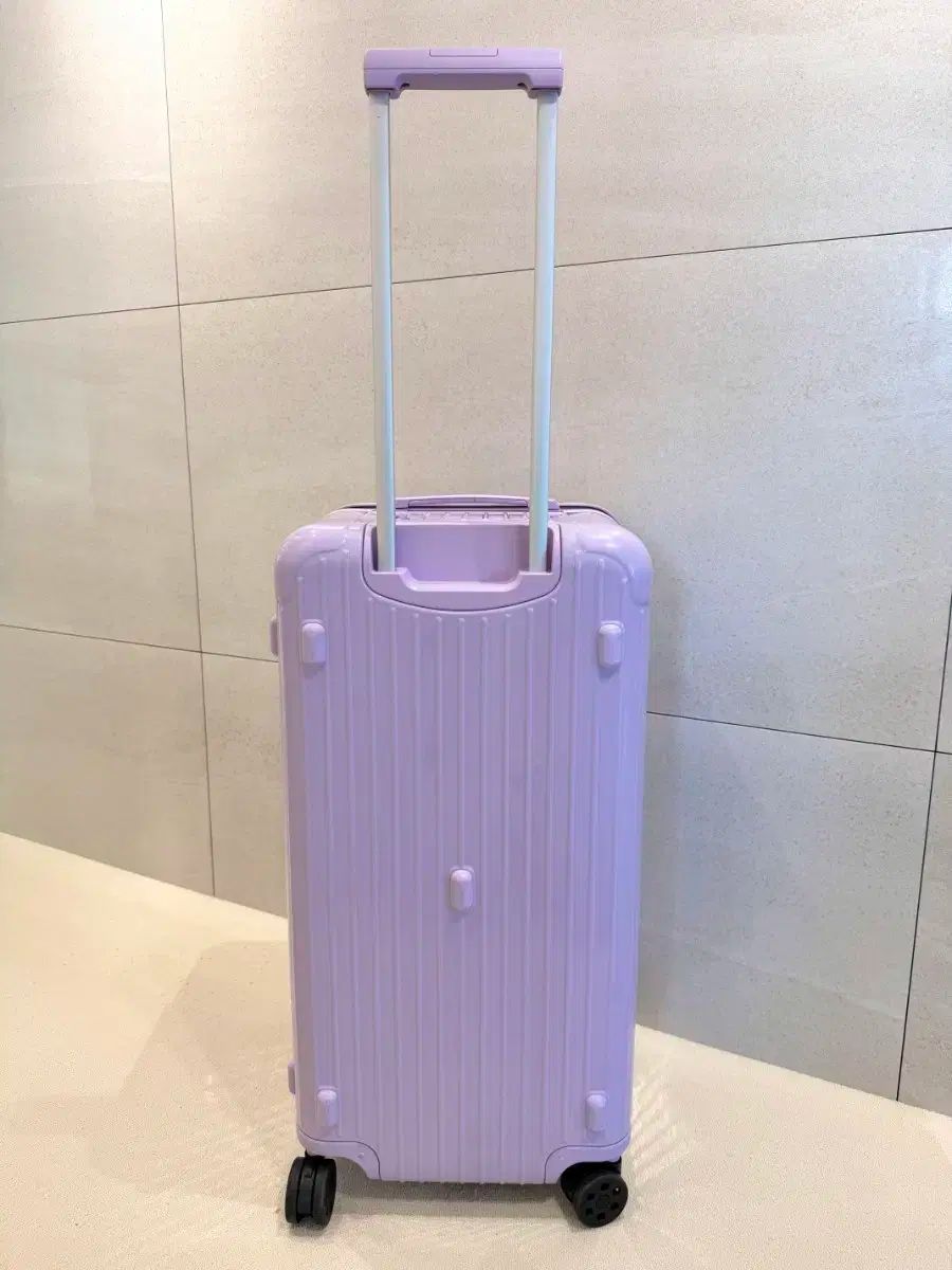 リモワ エッセンシャルトランク ラベンダーパープル リモワ エッセンシャルトランク ラベンダーパープル