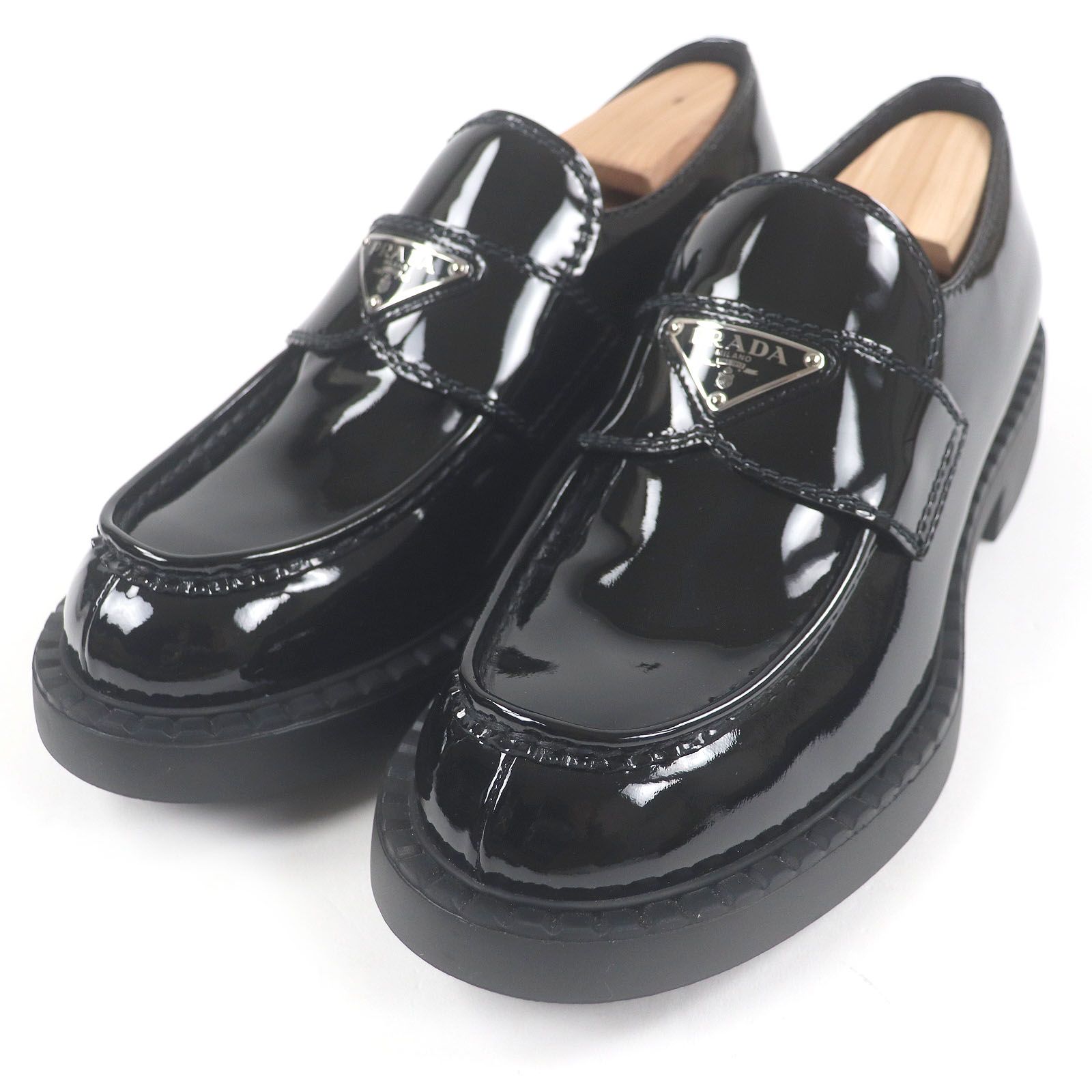 PRADA プラダ チョコレートパテントレザー ローファー 【公式通販】