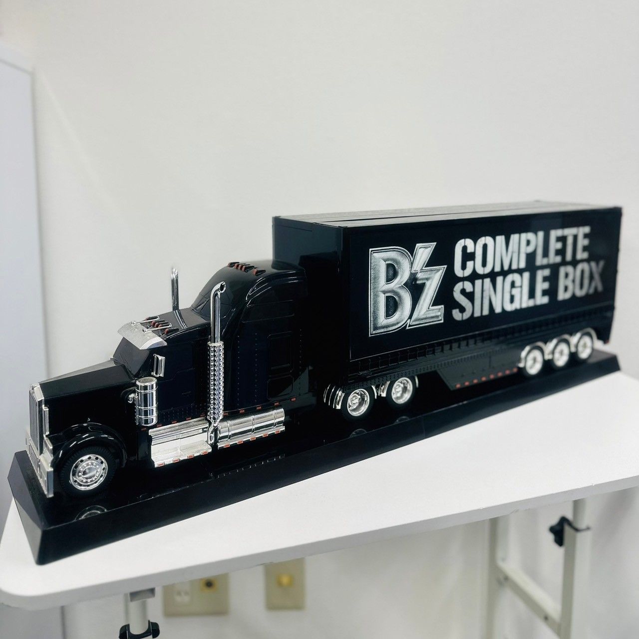 Bz COMPLETE SINGLE BOX Black B'z COMPLETE SINGLE BOX Black Edition