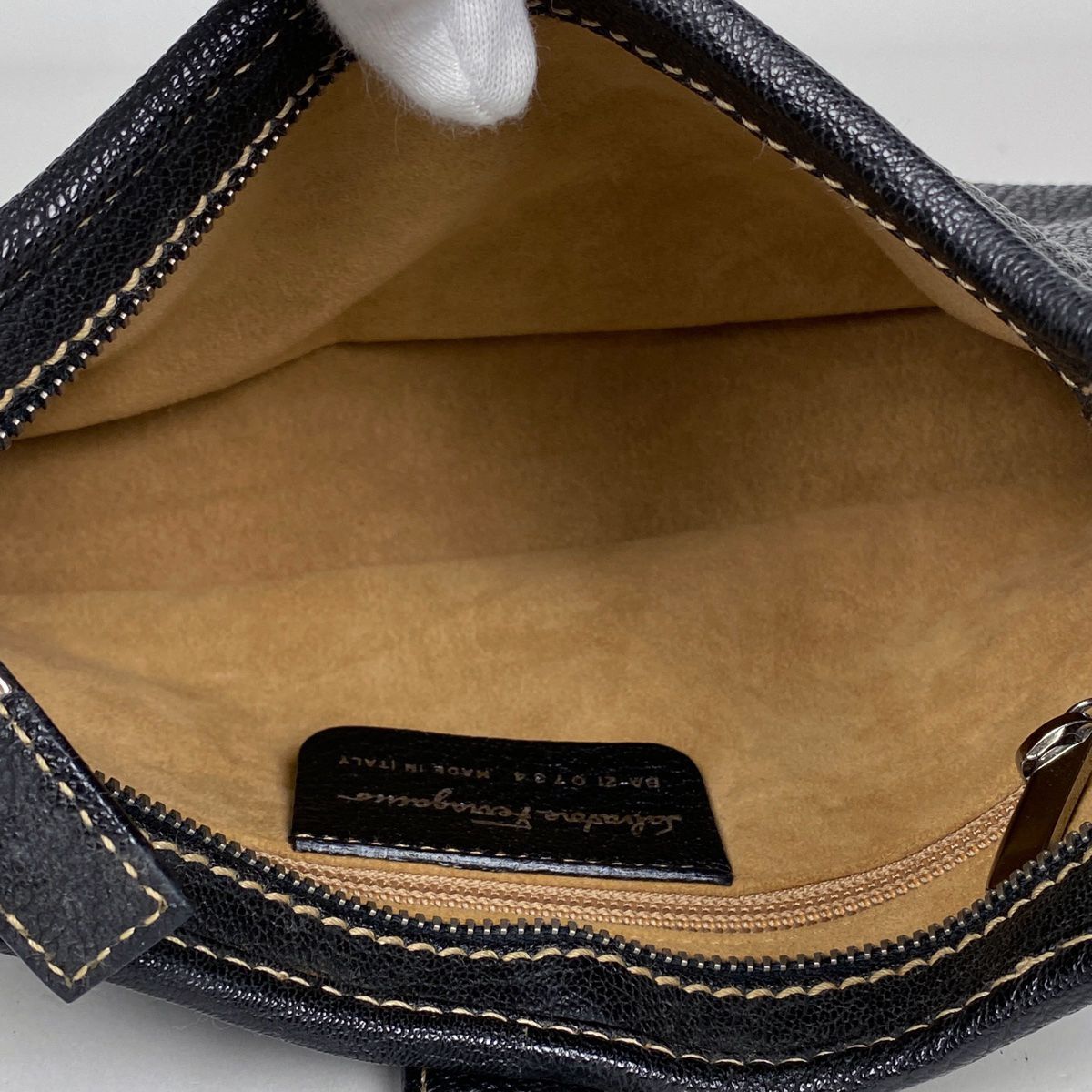 サルヴァトーレフェラガモ Salvatore Ferragamo ロゴ ショルダー