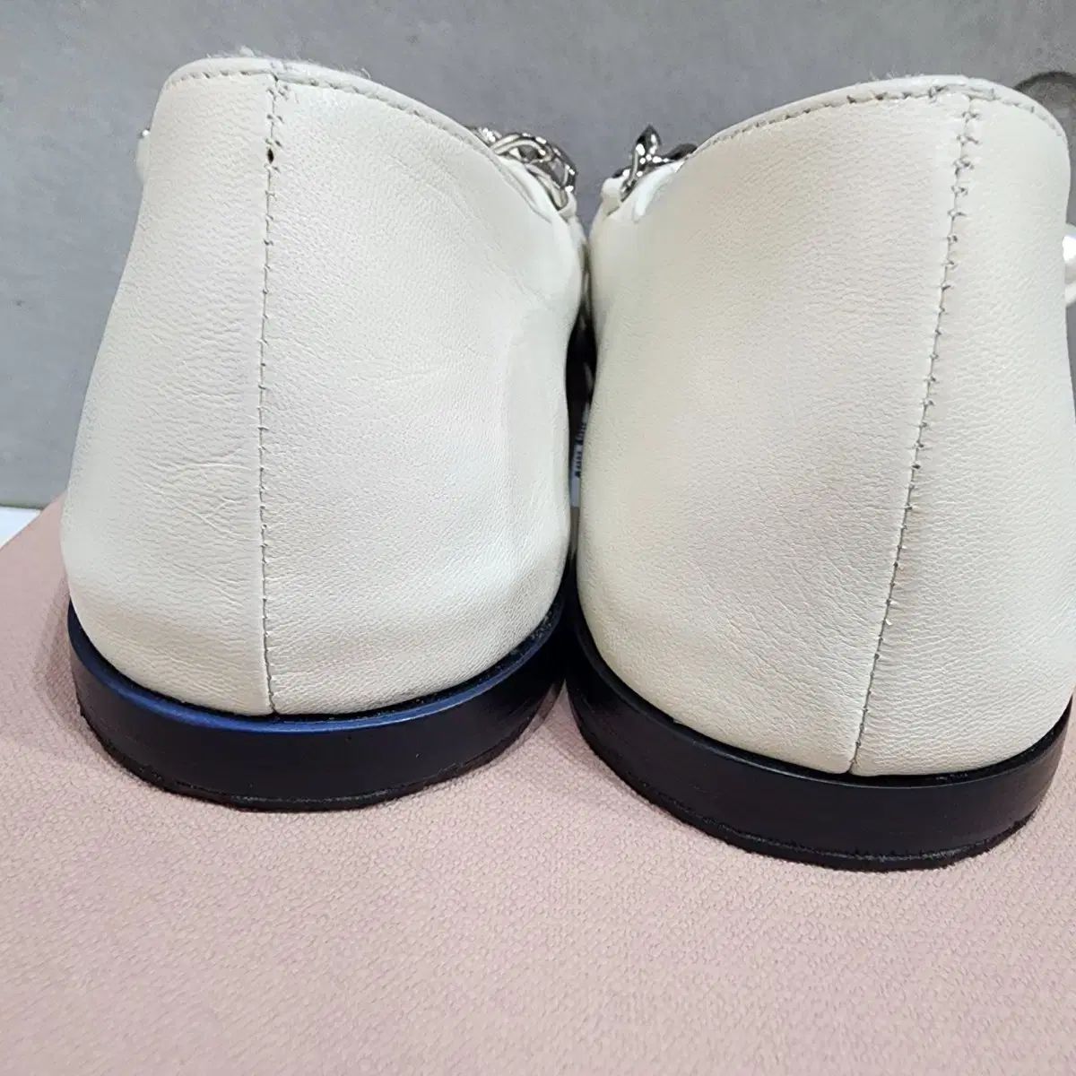 大人気新品  MIU MIU(ミュウミュウ) フラットシューズ 37 5 - メルカリ 靴