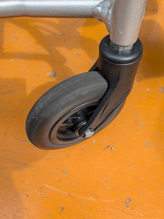 一部地域を除く レッグサポート 日進医療器 介助式 車椅子 ウルトラ NAH-U 2 W KM-25-1021-04 介助用車椅子 車椅子 看護 介護用品