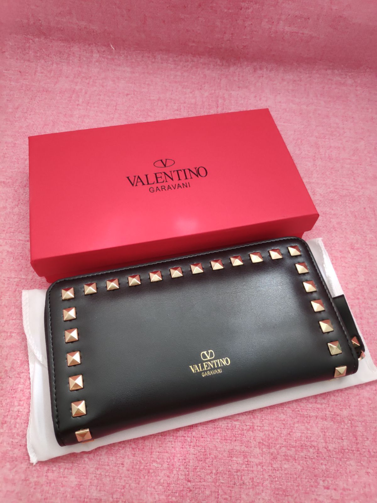 オススメ🌸VALENTINO・ヴァレンティノ　財布　ブラック  ロックスタッズ 長財布　◆レディース◆　人気美品