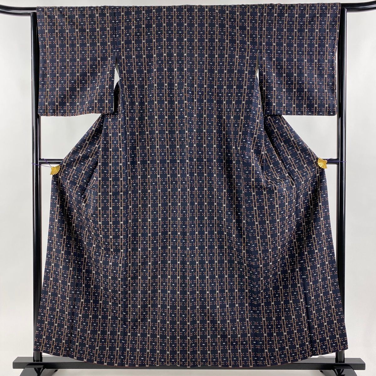 紬 身丈157.5cm 裄丈64.5cm M 袷 縦縞 幾何学 黒 正絹