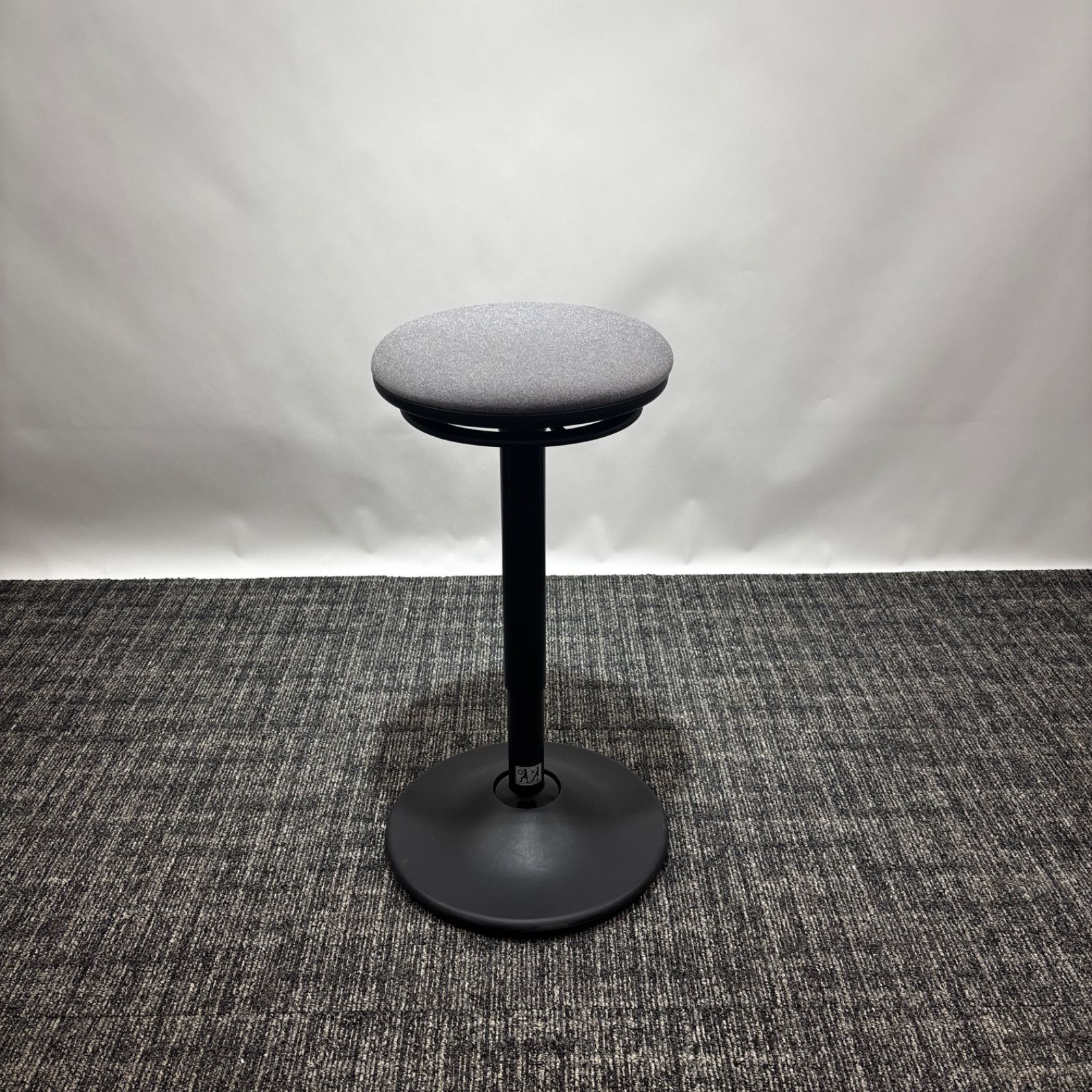 オカムラ　ピルエット　昇降　回転　スツール　スイング脚　グレー　ブラック脚 オカムラ ピルエット 昇降 回転 スツール スイング脚 グレー ブラック脚