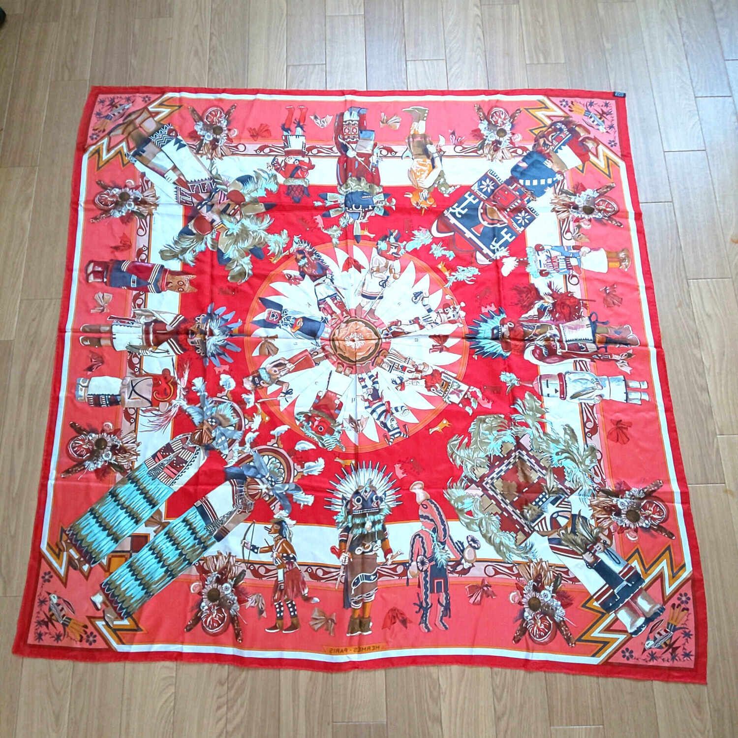 美品】カレ90 大判スカーフ カチナ 紺 ネイビー シルク 1213E-06