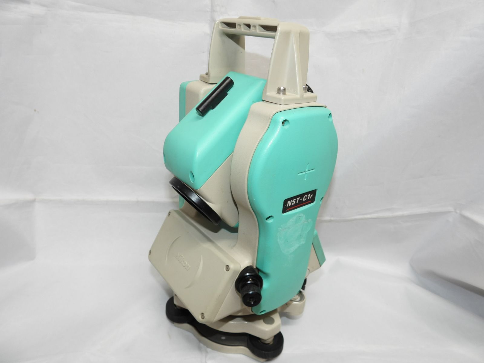 【ジャンク品】ニコン Nikon ＮＳＴ－Ｃ１ｒ トータルステーション 中古測量機器 　JSIMA認定店 　中古 光波 ジャンク 測距 電源 角度表示 測距表示 NST-C1r nikon にこん こうは 測量機 測量器 土木 建築 建設 格安販売 ジャンク品】ニコン Nikon NST－C1r トータルステーション 中古