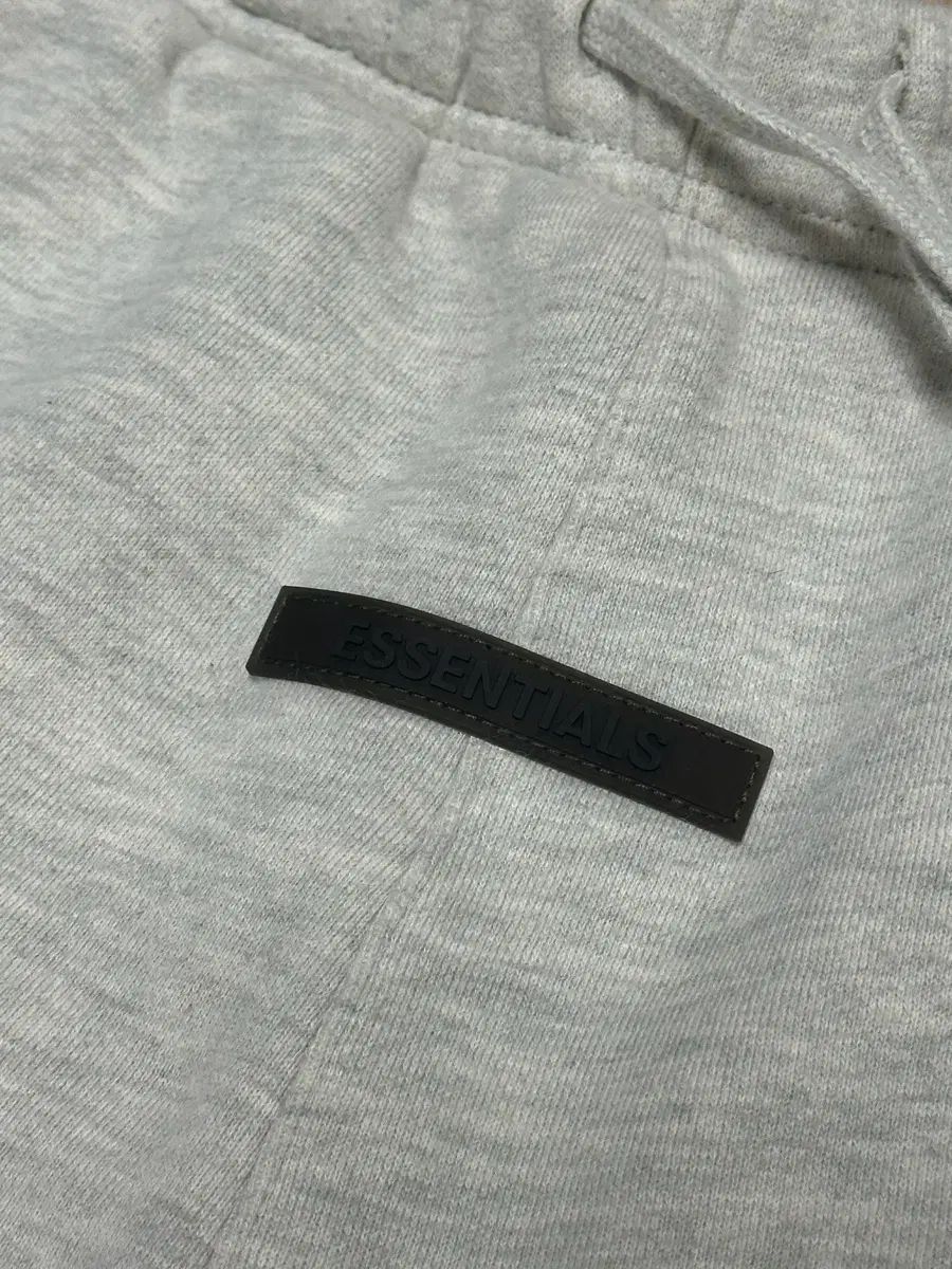 エッセンシャルズ ハーフパンツ
