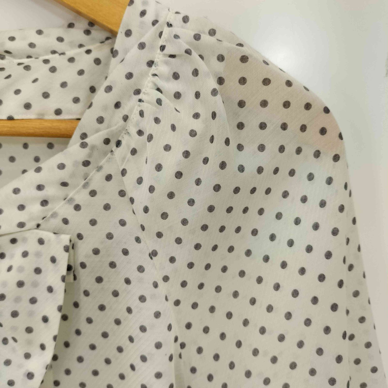 新品未使用【23SS】allureville アルアバイル ドットフリルブラウス 新品未使用【23SS】allureville アルアバイル ドットフリルブラウス