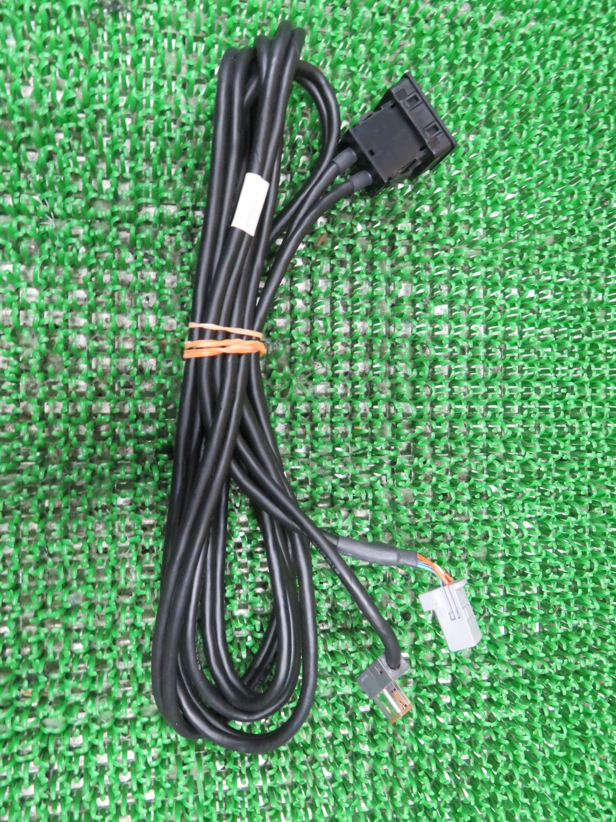 E8400/純正品　正規品　トヨタ純正ナビ用　スマホ iPod対応 USB/VTRアダプター 08541-00520 08541-00530　NHZN-W62G