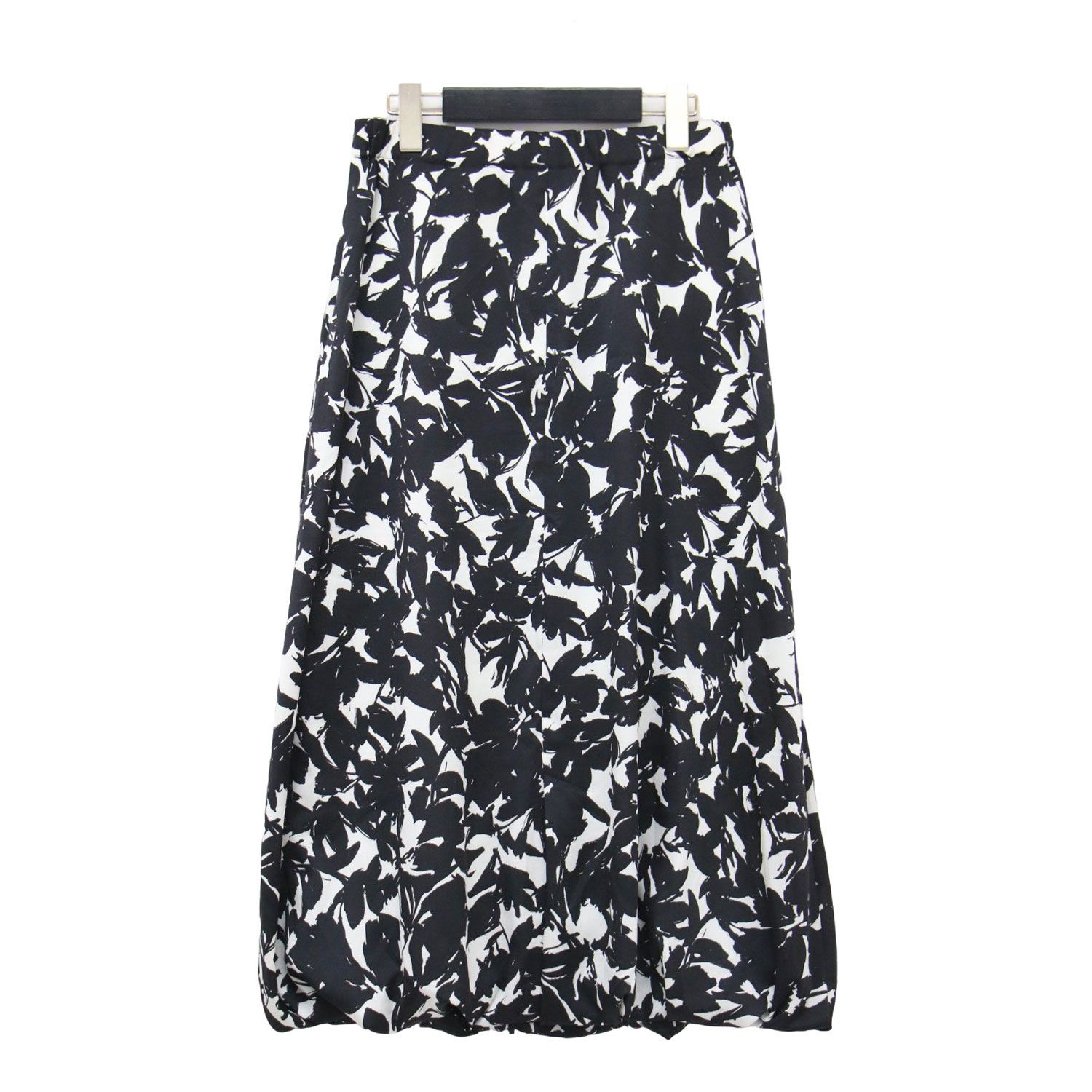 Ballsey ボールジー スカート ブラック系 黒 サイズ 36 9号 24春夏 モノトーン フラワープリント セミバルーンスカート ミディ丈 Iライン タック ボトムス レディース