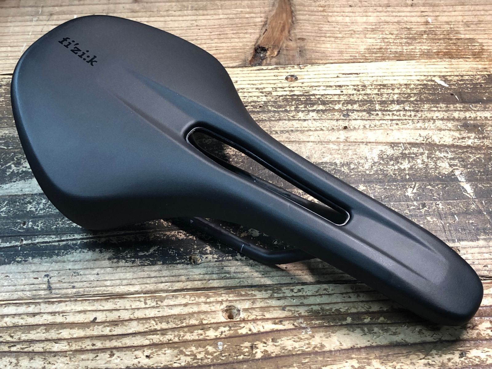 fizik VENTO ANTARES R5 サドル 黒 Low profile and durable cycling Saddle - Antares R5 - Fizik