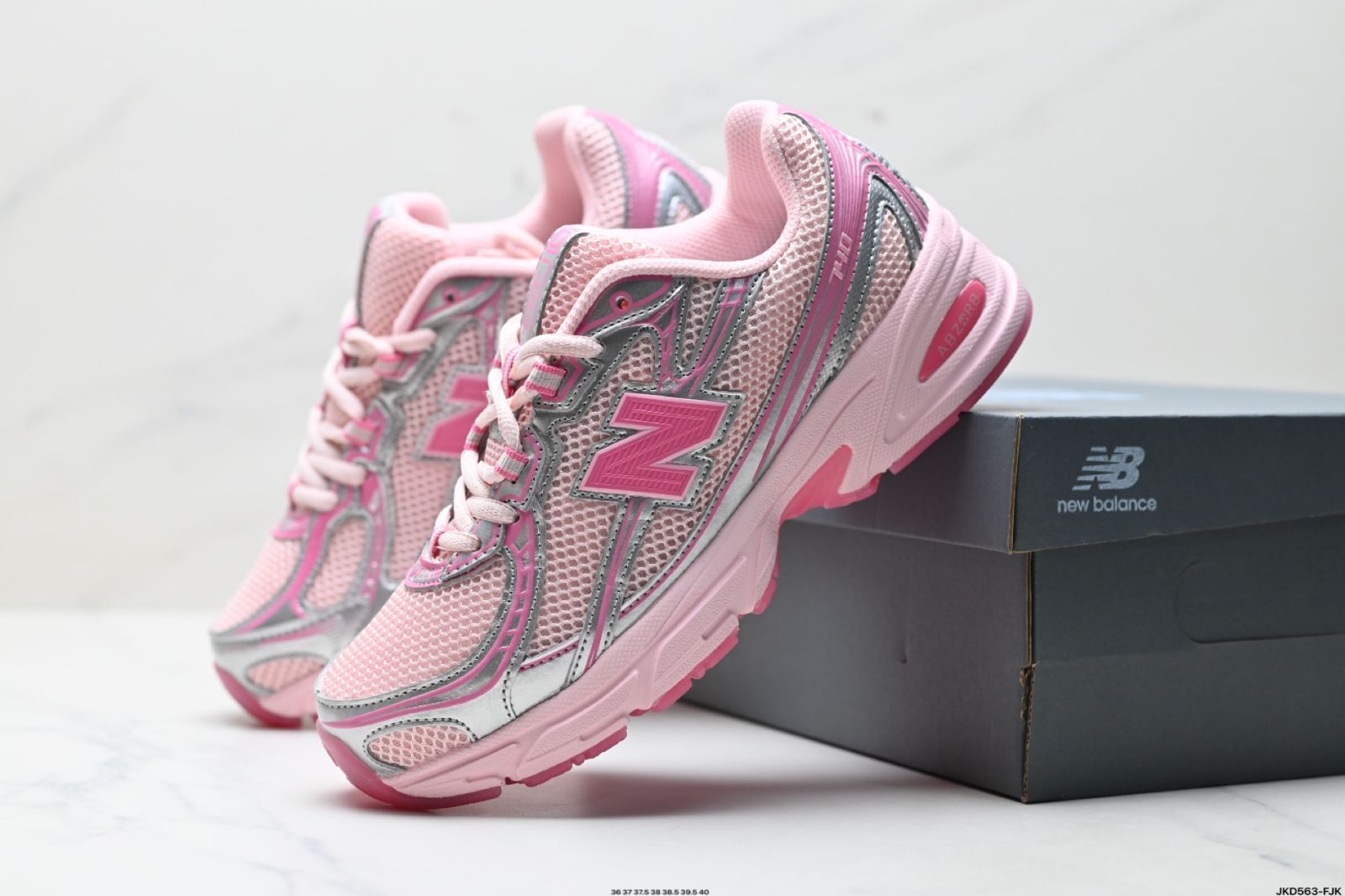 新品未使用　箱あり　New Balance 740 21cm Shop the latest drop of New Balance's 740 sneaker in three